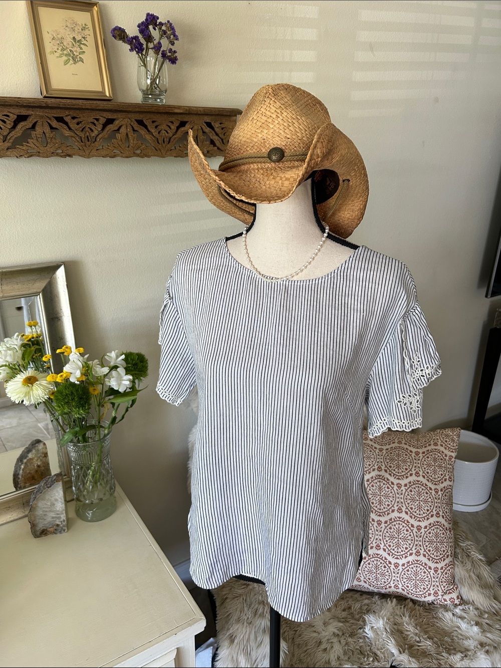 Club Monaco linen, white, navy stripe cottage eyelet sleeve blouse top S